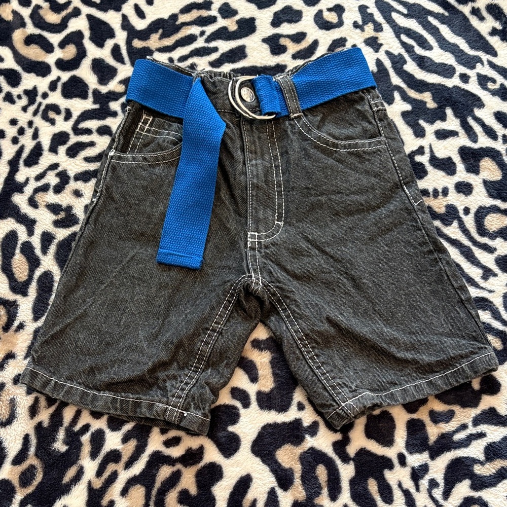 Y2K Kids Gray Shorts with Blue Belt